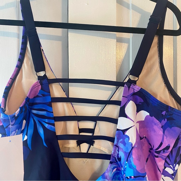 Strappy Plunge One Piece Swimsuit - Picture 10 of 10